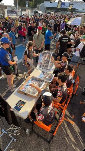 ピットウォークで私たちに会いに来てくださった皆さん、ありがとうございました！✨🏁

🇬🇧
Thank you to everyone who came to meet us at the Pit Walk! ✨🏁

🇫🇷
Merci à tous c...
