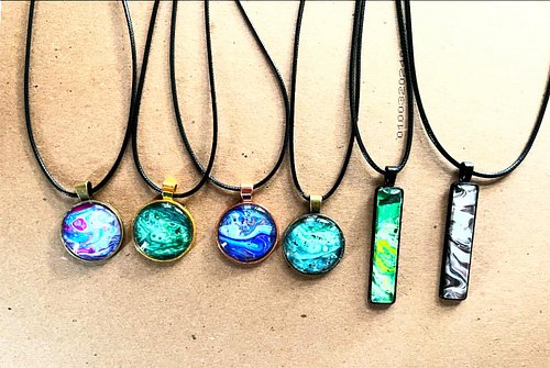 Some acrylic skin jewelry I made for Christmas Market on December 16 at Mid-Sun Community Association, Calgary, Alberta.
.
.
...