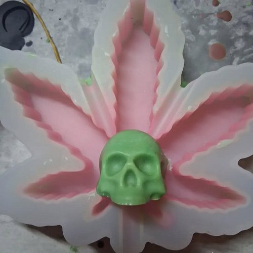 Ohhhh yyeeaahhhhh. 
Lol these are cute 

Now theyre up on the webstore 

https://dazeofgreen-shop.fourthwall.com/collections/...