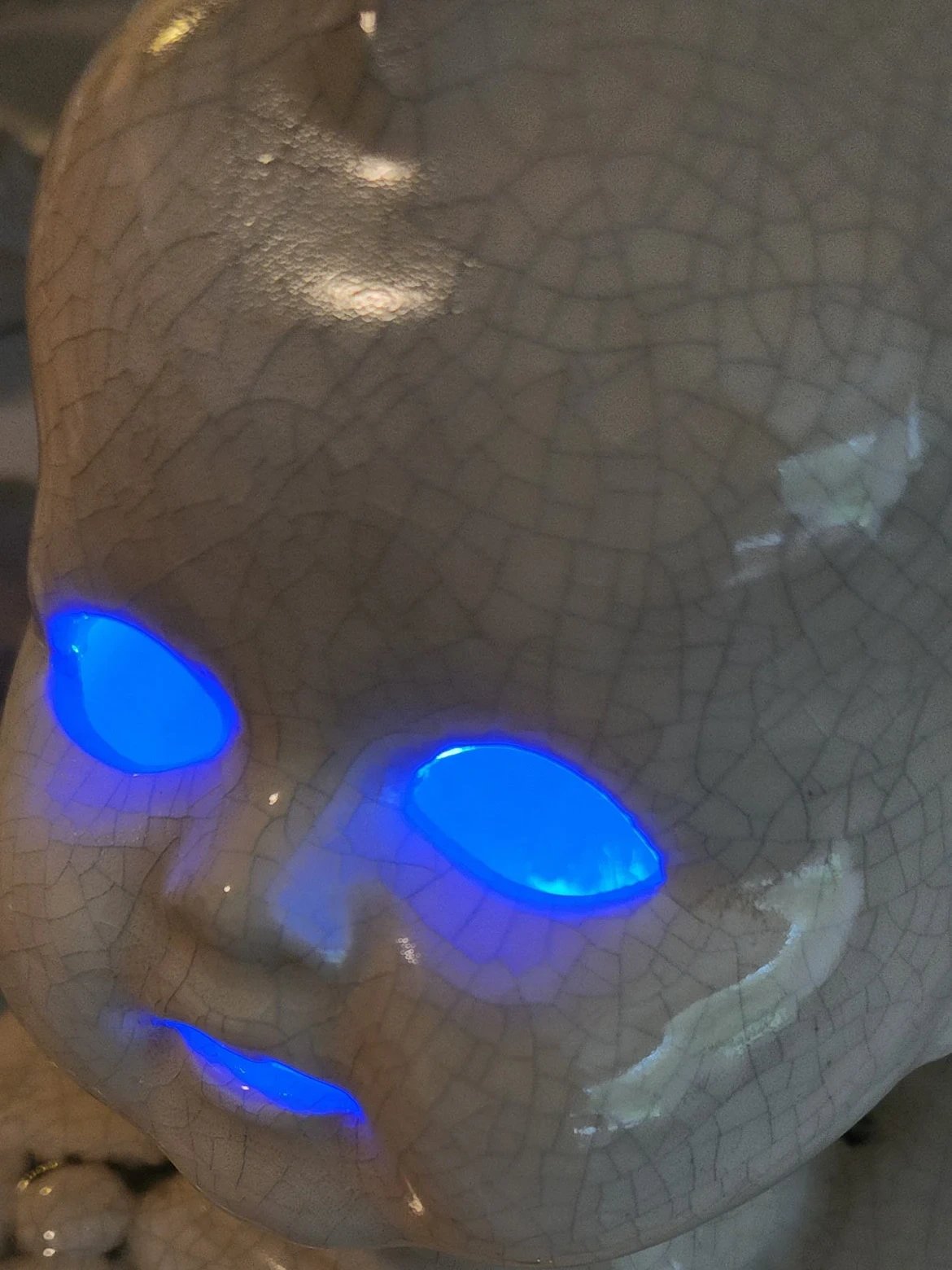 Creepy Doll Head Lamp "Braaaains" product image (9)