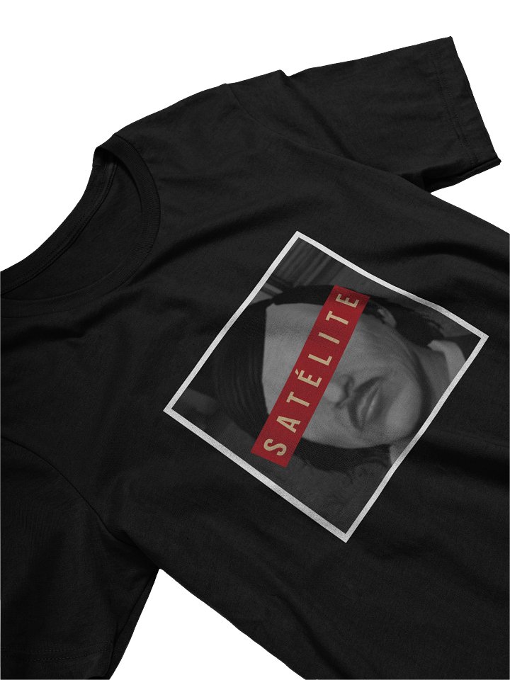 Camiseta “Satélite” Unisex – Edición Cazanuecos product image (1)