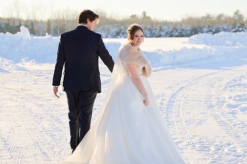 Need a wedding photographer? 

#weddingphotographer #wedding #winterwedding #minnesotaphotographer #winterphotography