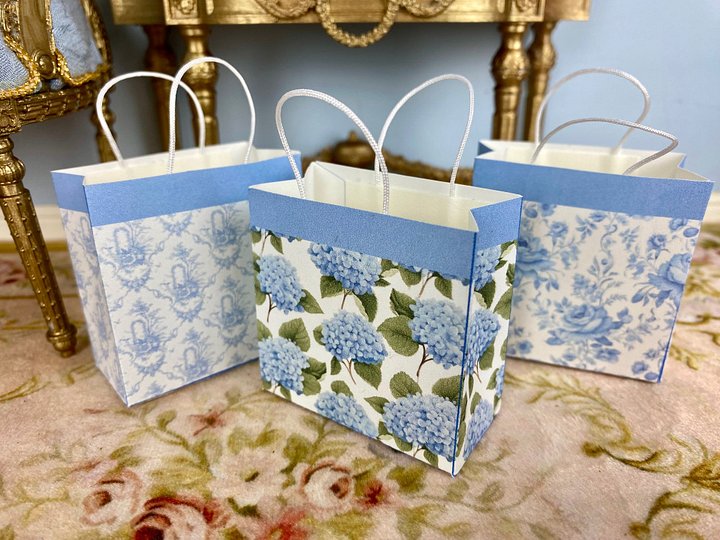 1:6 scale printable PDF shopping bags for 12" fashion dolls product image (1)