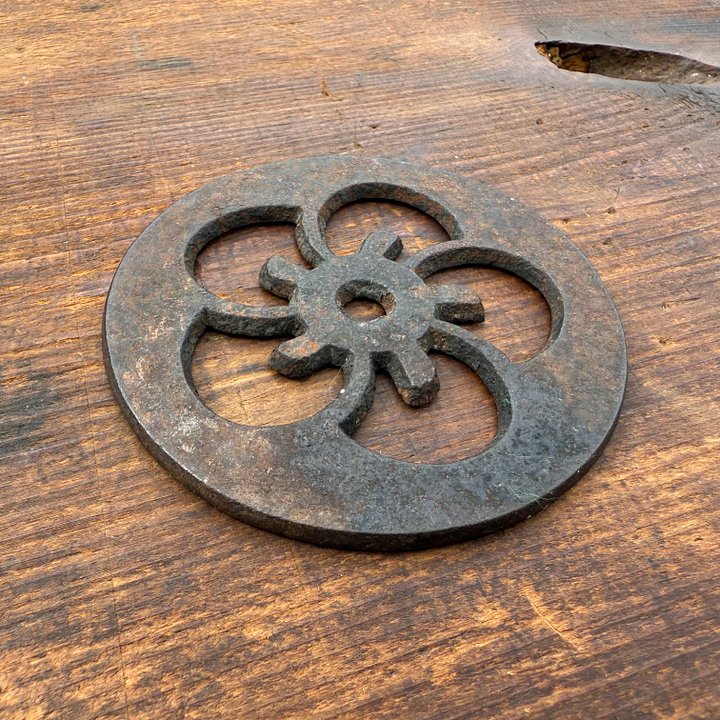 🎎 Japanese Cast Iron Tetsubin Trivet – Mid-Showa Era – Japan Antique Roadshow product image (1)