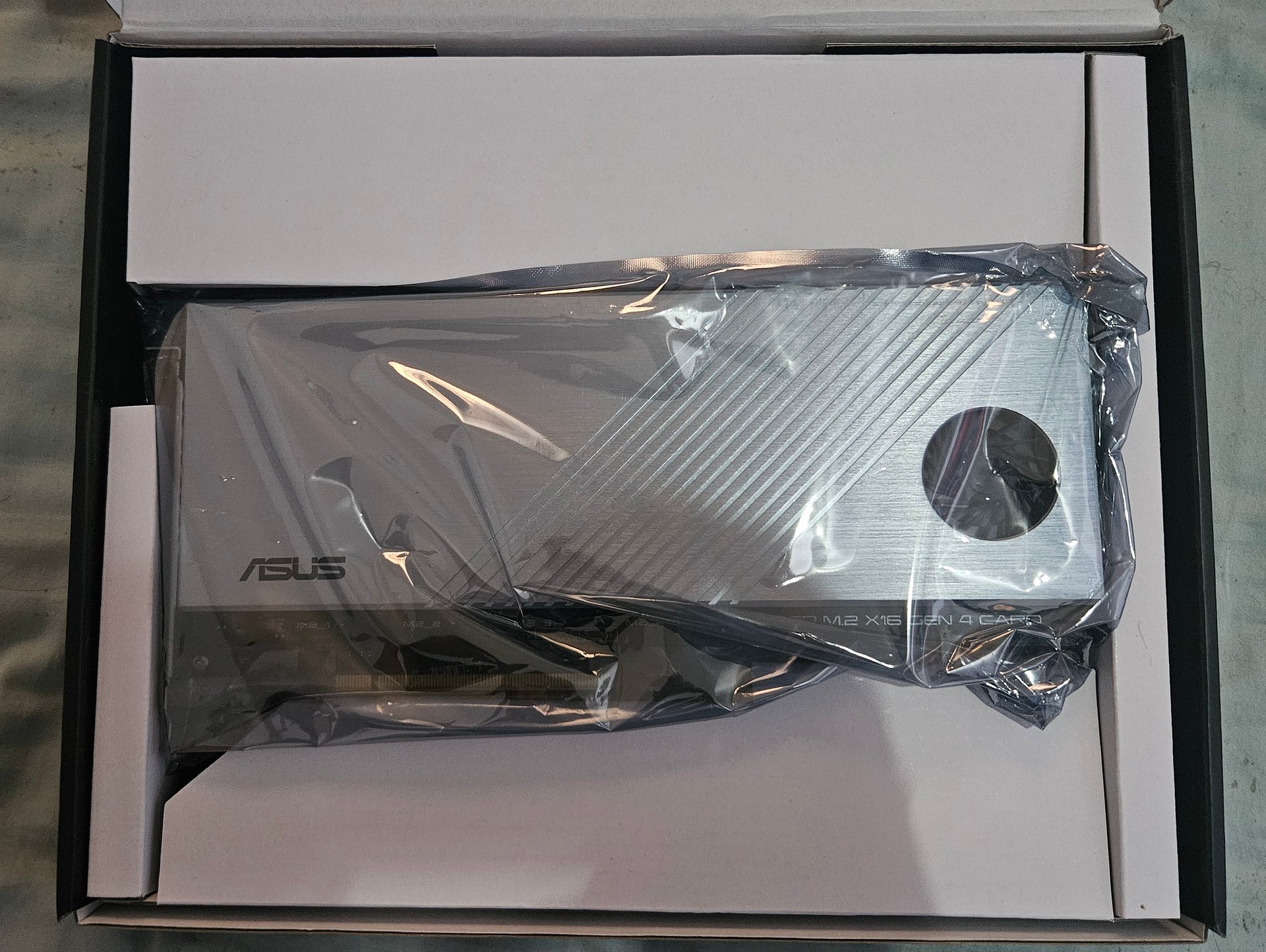 Asus Hyper 4X SSD Storage Expansion Card product image (3)