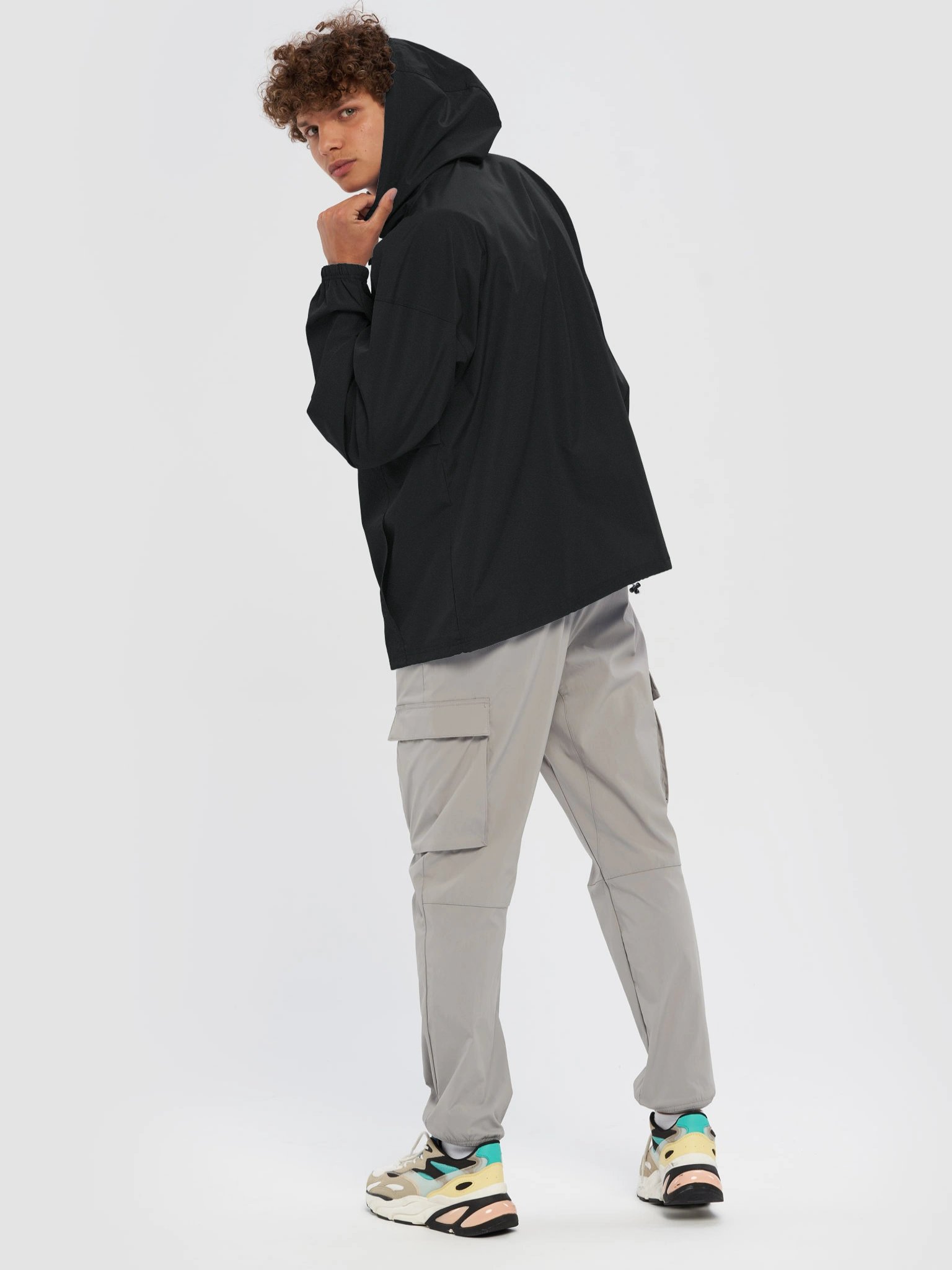 VAEO Shell Windbreaker product image (4)