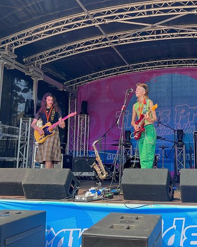 Trans Pride Brighton 🏳️‍⚧️: the day vs. the night <3 from Victoria Gardens with my amigue @charlieallenguitarist to the @brig...