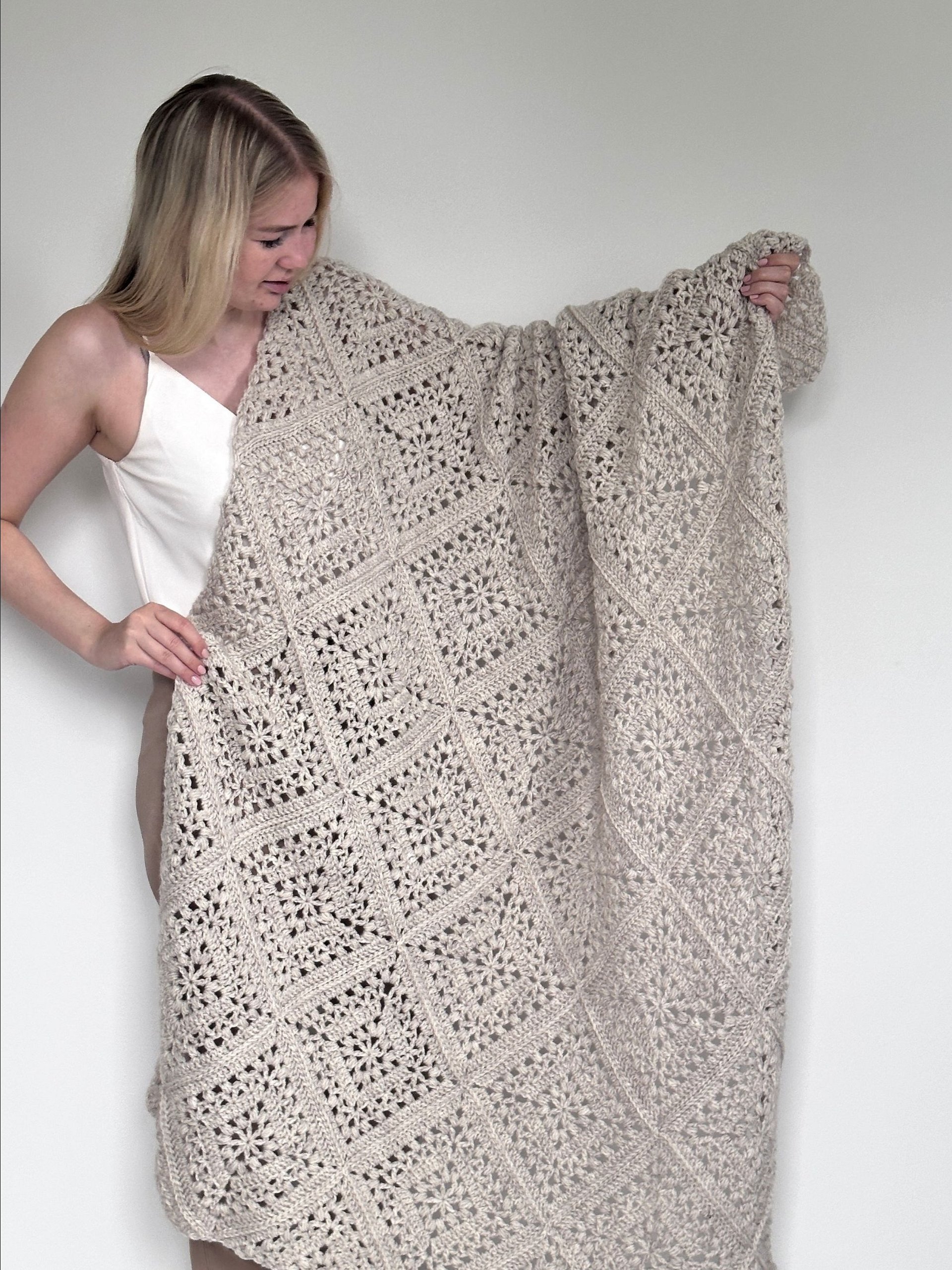 Tulip Square Throw product image (3)