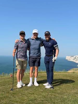 What a day on the island with @golfsimrooms and @Josh Oddy  Good times where had and the wind was strong!  #golf #golfcourse #golftok #golfing #golfswing 