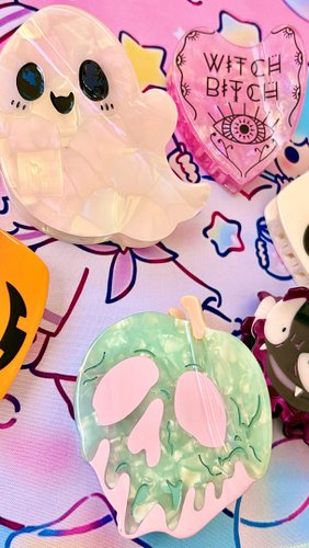 Spooky season must have hair claws!! 👻 🎃 🕷️ 

[ Halloween hair claws, hair claws, ghost hair clips, Halloween hair clips, pla...
