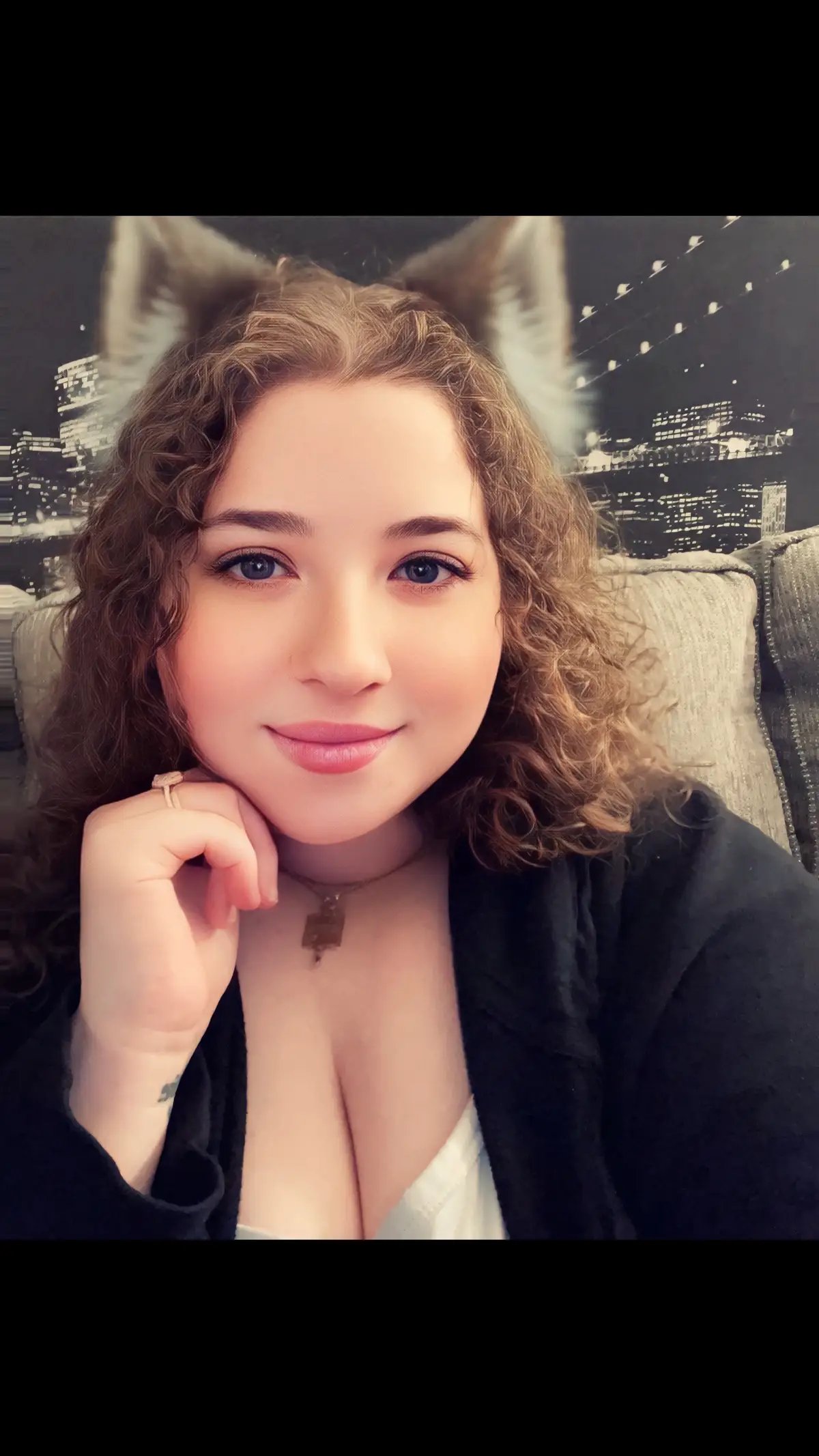 Woke up to another job rejection, but I’m not canceling the stream. I’ll be live on Twitch at 2 PM, not sure how long I’ll be on. Going to try and make the best of it with some #ApexLegends. Hope to see you in chat 💕 twitch.tv/fellybishh #jellyfishhbloom #glytchfam 