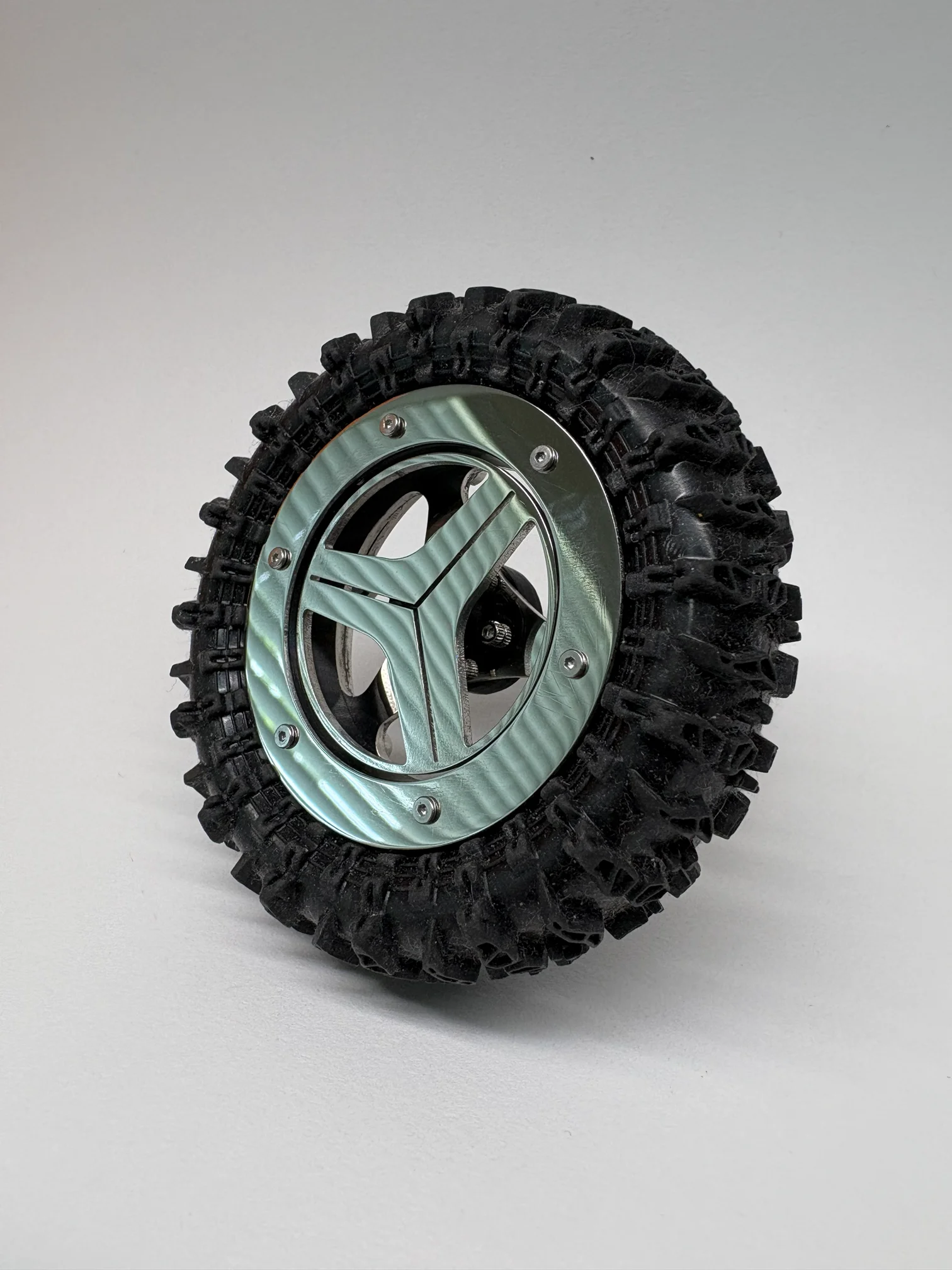 1.8" v2 Spinner Wheels - "Trinity" wheel face with "Blade" spinner product image (1)