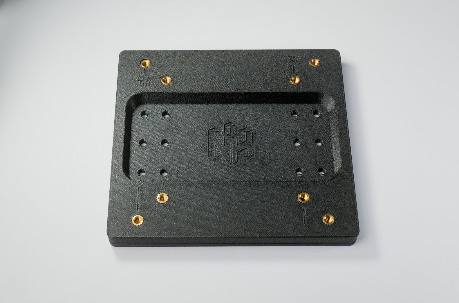 Portable Monitor 2 to 4 VESA Screw Adapter product image (3)