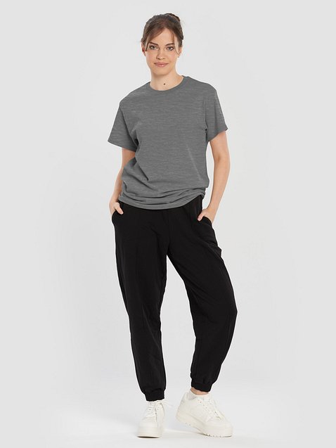 Photo showing Gildan Heavyweight T-Shirt