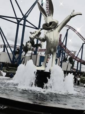 Everybody Moved On | Bugs Bunny Fountain | #movieworldaus #bugsbunny theme park walkthroughs cool themes 