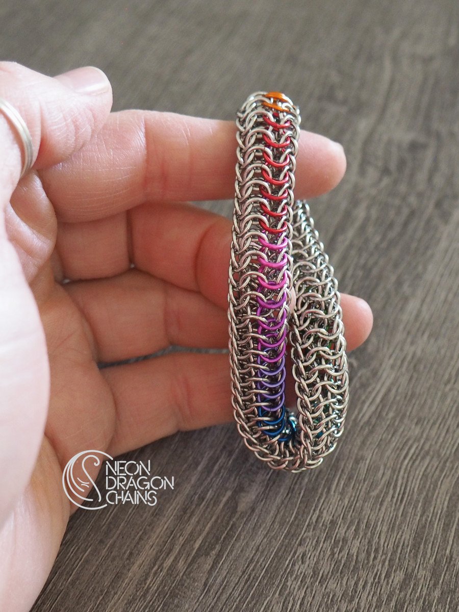 Mobius Fidget Toy / Rainbow Chrome product image (4)