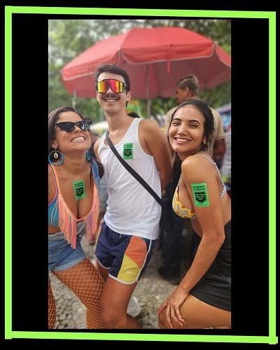 É na rua que a gente é feliz. Uma manhã simplesmente foda na companhia de @aboutcarnaval e sob as bençãos de @oblocoaleatorio...