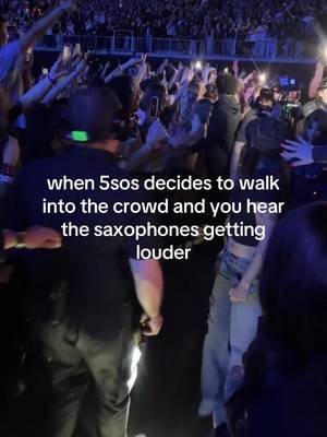 @michaela 🐞 said she’s never washing her hand again! #5sos #5secondsofsummer 
