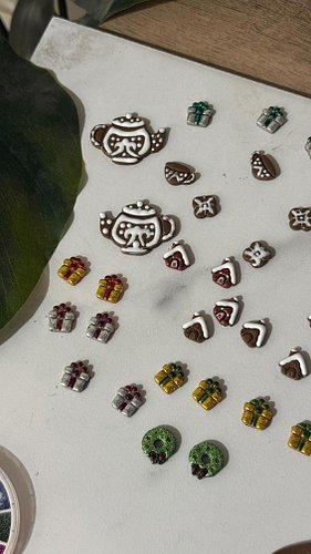 Process video!! These gingerbread earrings made me squeal 🥺I was using liquid white sculpey to make the shapes on unbaked cla...