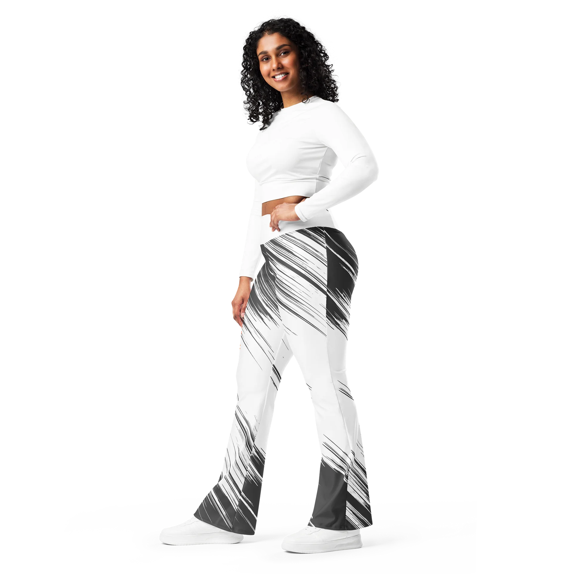 The "Constancia" Flare Leggings Black and White product image (6)
