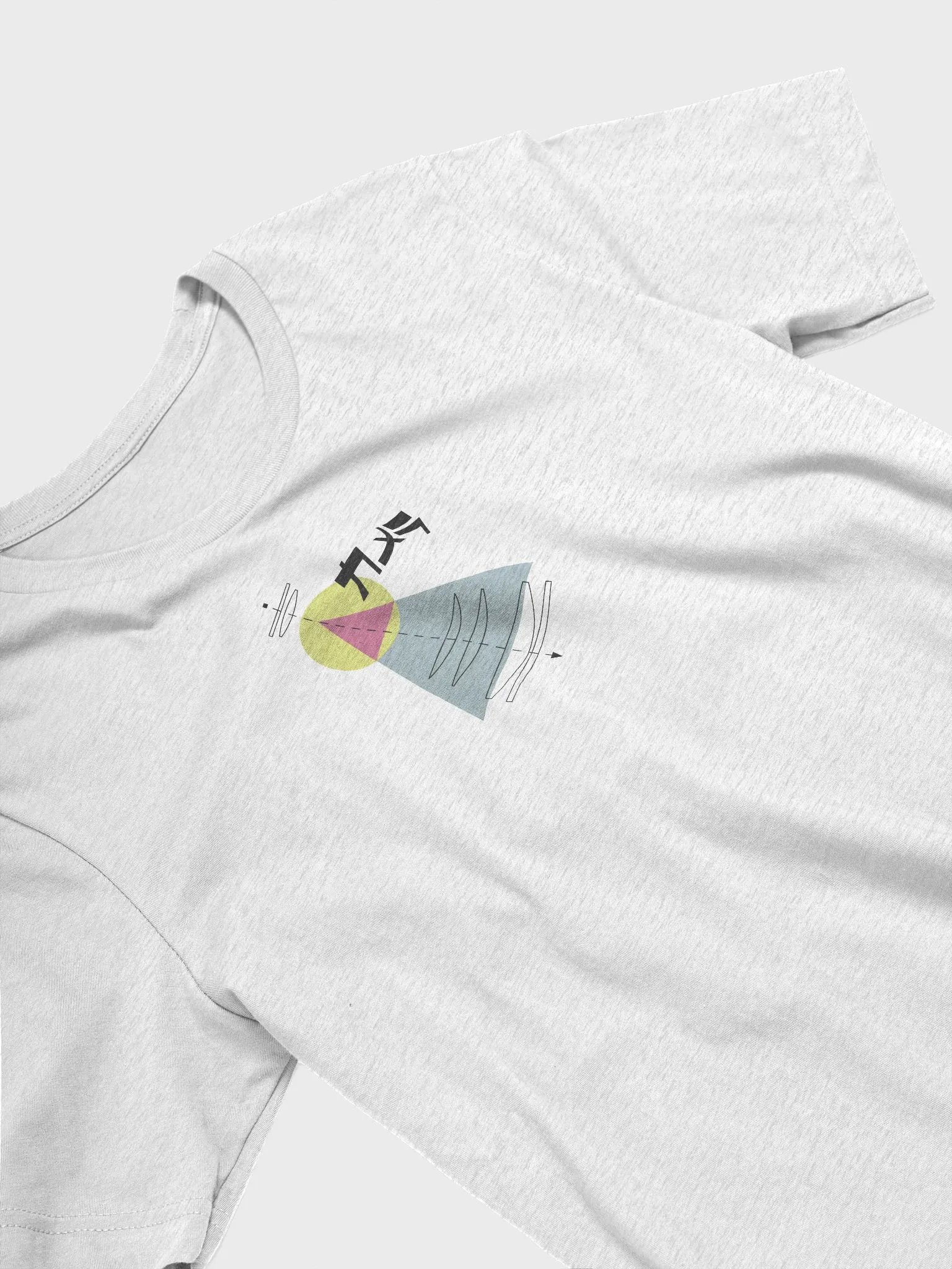 Retro Camera T-Shirt - Photography Lover Gift with Japanese Text & Vintage Lens Design product image (2)