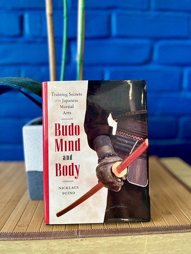 📚 Expand your knowledge and practice with insights from Nick Suino’s martial arts books. Explore titles here: https://a.co/d/...