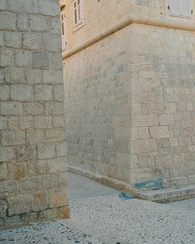Walls from ancient times
.
.
#softminimalism #portra400 #landscapearchitecture #35mm #architecturephotographer #fujifilm #fuj...