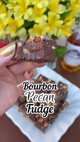 Bourbon Pecan Fudge is perfect for a #derbyparty and it’s a make-ahead recipe! 🌹🥃🐎

Bourbon Pecan Fudge
3 cups semi-sweet cho...