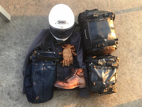 A ride to from NYC to Portland Oregon - this was all my gear. Got my sweet @resurgencegear_world denim, Red Wings, trusty @ri...