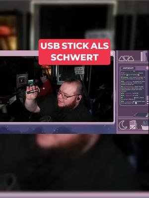 Das coolste Extra der Collector's Edition ? | Stream Clip Wir packen die Collector's Edition von Baphomets Fluch aus und entdecken ein echtes Highlight. ⚔️ Zwischen all den coolen Extras fällt ein kleines Schwert auf – und das ist nicht nur Deko. Im Inneren versteckt sich tatsächlich ein USB-Stick! 😱 Genau solche liebevollen Details machen Collector's Editions für Fans so besonders. Ich habe schon viele Editionen gesehen, aber ein Schwert als USB-Stick-Versteck hat definitiv Seltenheitswert. Für Fans von Broken Sword ist das einfach ein verdammt cooles Sammlerstück. 😍 👉 Was war das coolste Extra, das ihr jemals in einer Collector's Edition gefunden habt? 📺 Mehr Story-Momente & Stream Highlights: Twitch: twitch.tv/tigerkiller93 YouTube: youtube.com/tigerkiller93 Ich bin Tigerkiller93, Gamer, Streamer und Fan packender Geschichten. Hier gibt’s Let’s Plays, spannende Demos, tiefgehende Abenteuer und ehrliches Game-Testing quer durch die Gaming-Welt! #BrokenSword #BaphometsFluch #StreamClip #GamingShorts #CollectorEdition #GamingMoment #RetroGaming #AdventureGame #LetsPlay #GamingCommunity