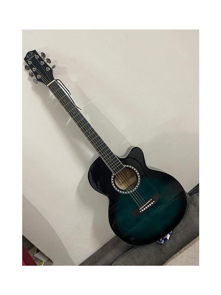 Guitar product image (1)