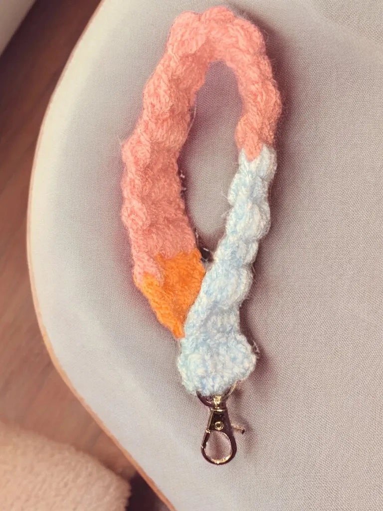 Wristlet product image (1)