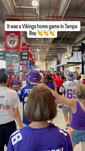 It was all purple in Tampa Bay on Sunday 🔥🔥🔥

🎥: X - SeanBormanNFL

#minnesotavikings #skol #nfl