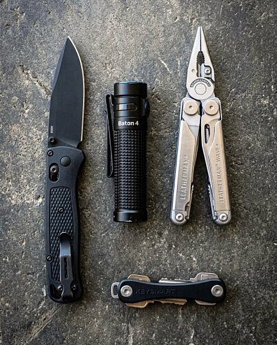 #ad The pocket dump that never fails.

Benchmade Bugout, Olight Baton 4, Leatherman Wave+, and KeySmart keeping it all tight....