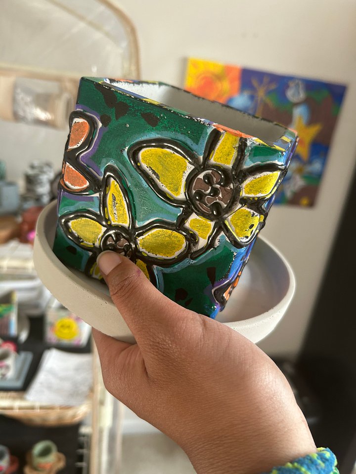 Flower power 1-1 original painted cement plant pot and tray product image (2)