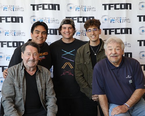 Speechless. What a photo. My brothers and my hero’s. Together. As One.

#Transformers #optimusprime #megatron #petercullen #t...