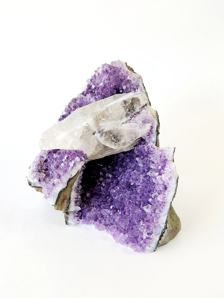 Amethyst and calcite sugar crystal cut base product image (1)