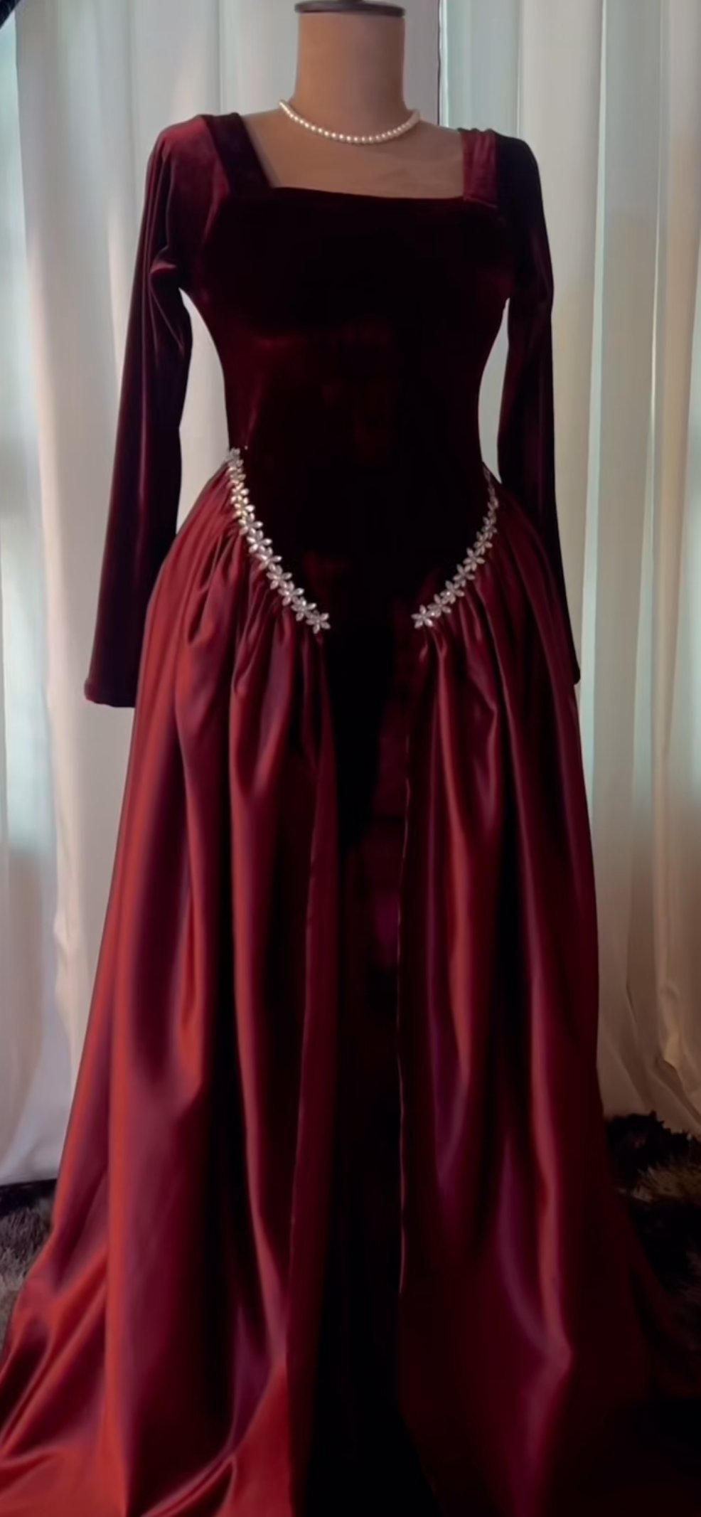 Luxury dress product image (1)