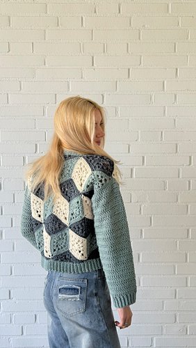 Comment ‘3d’ for the free pattern! My new cardi with 3d cube illusion (sizes XS-5XL)😁💖 

🧶: Lion Brand Color Theory

#crochet...