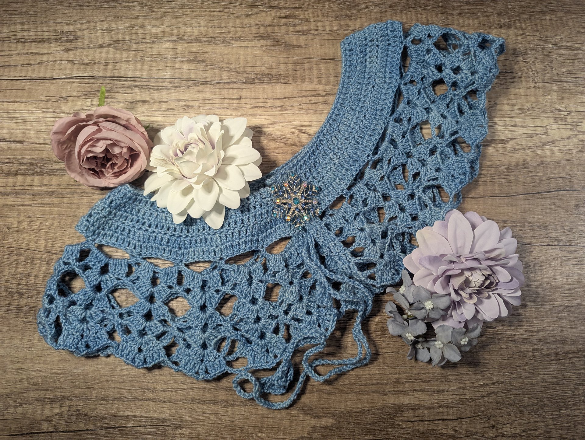 Lace Collar - Blue w/Snowflake Pin product image (1)