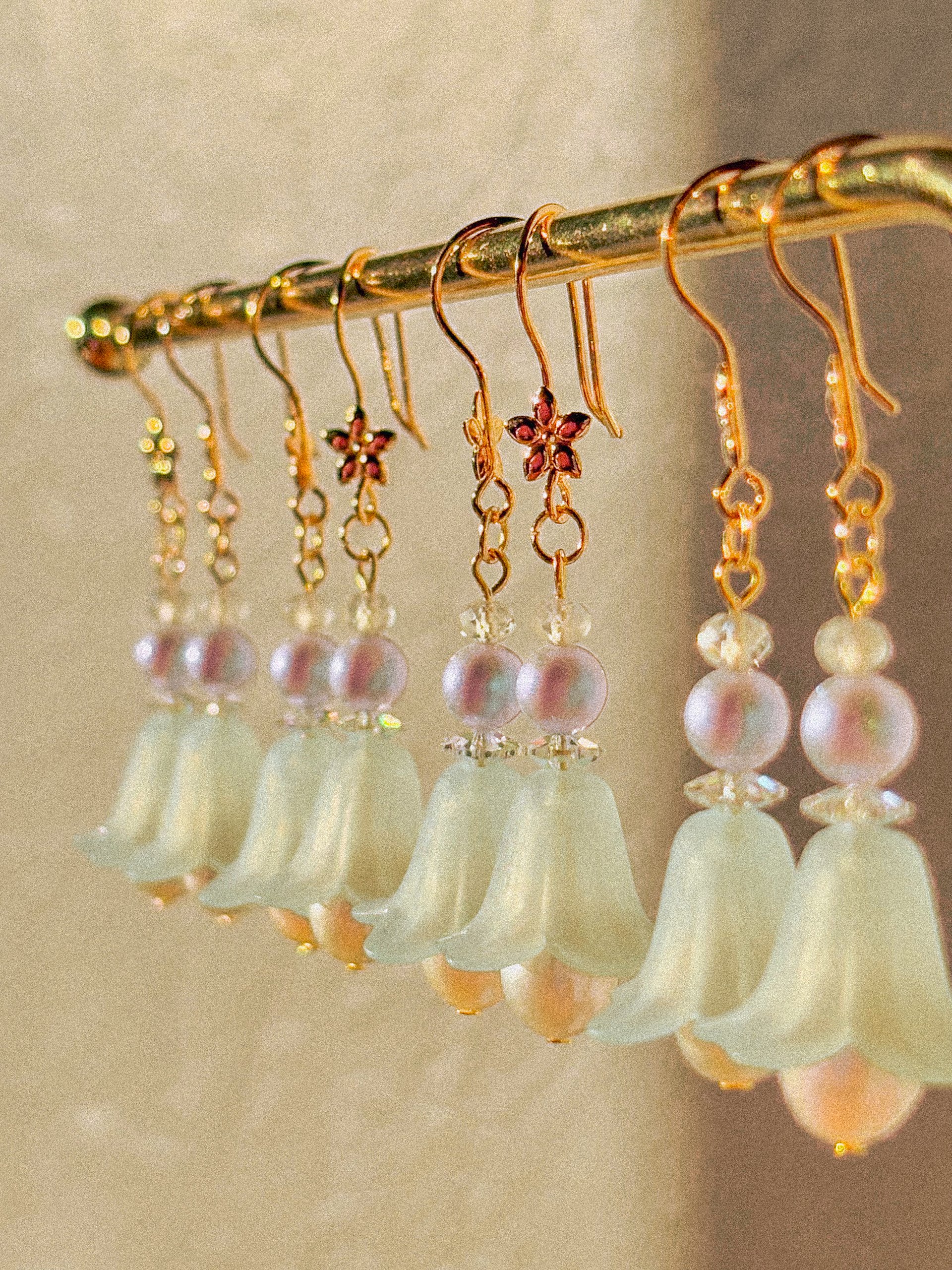 Light blue flower bells - Pearl and moonstone earrings product image (4)