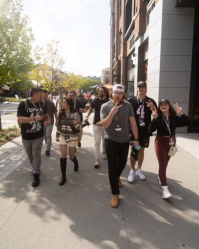 I spy a magician among some amazing people! 👀

📷: @blankslate_gg