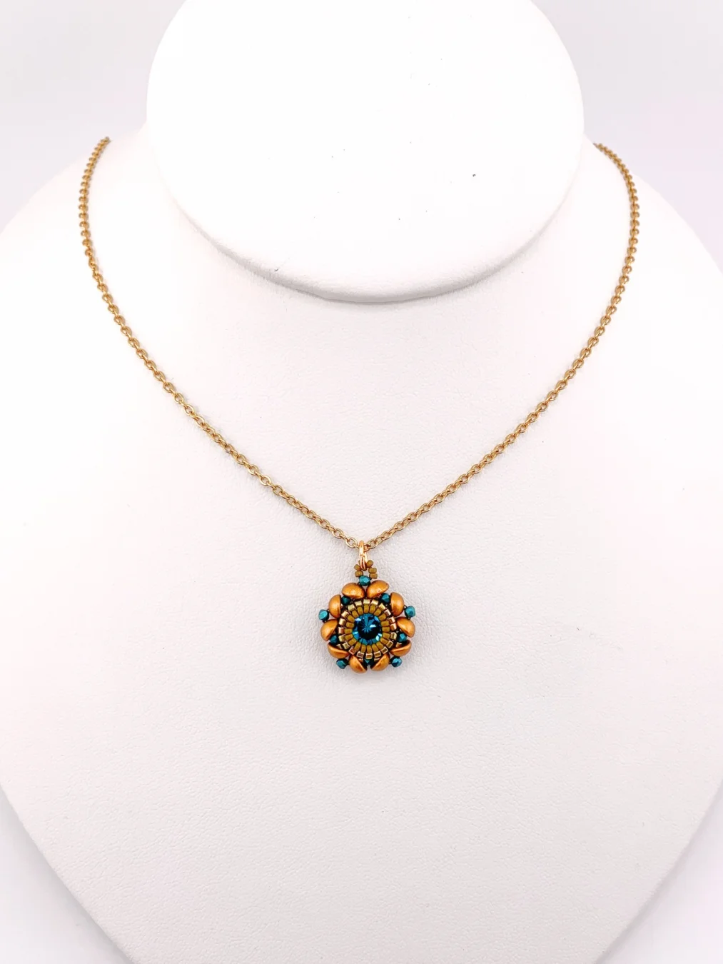 Lakeside Tea Beaded Crystal Pendant Necklace product image (1)
