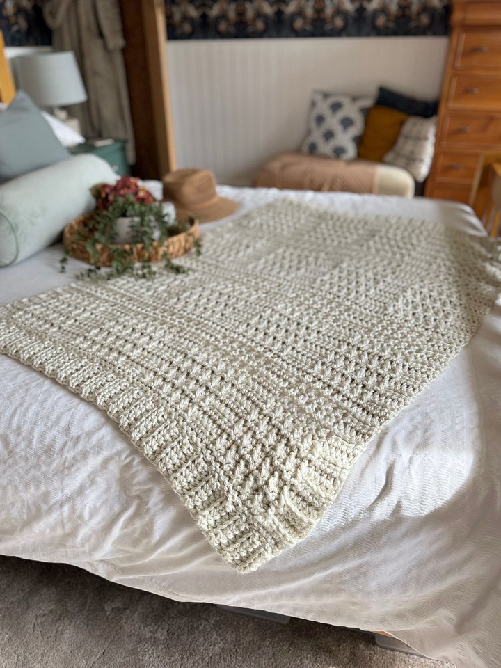 Silver Squares Thick Crochet Blanket Pattern product image (1)