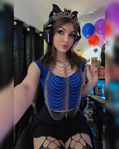 Had a wonderful birthday yesterday, thank you for all the happy bday wishes! 🥹💙🎂✨ I felt so loved! 
•
#birthdaygirl #twitchst...