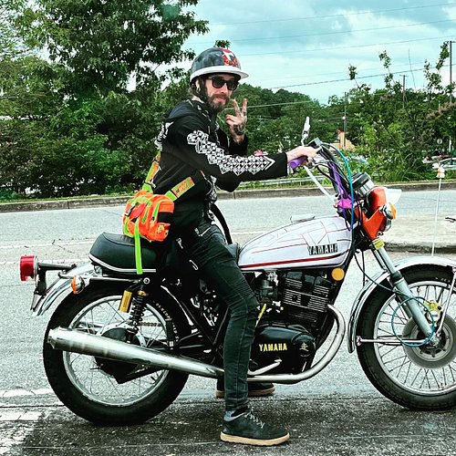 Stupid idiots ride motorcycles ✌️