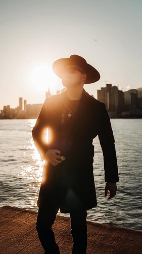 Great vibes the other night at Clocks & Colours. 🤠
Live music, cold drinks, killer hats, and some seriously beautiful jewelry...