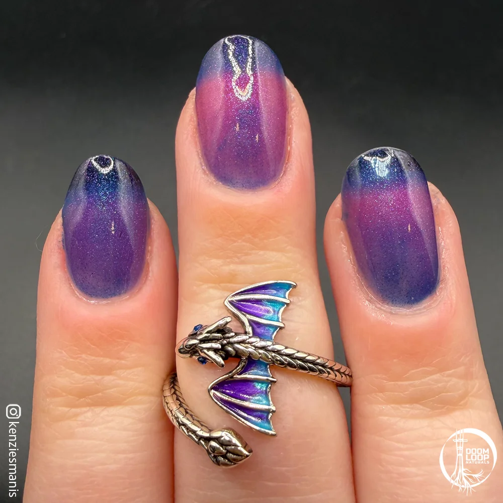 THE STRINGS - Black Navy Magenta Thermal Shimmer Nail Polish product image (2)