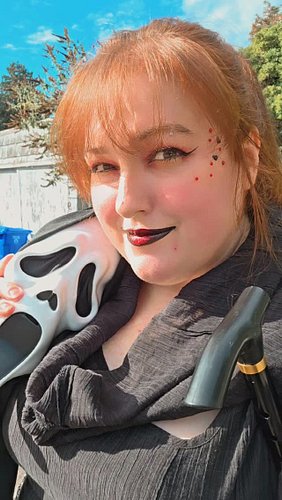 A little Ghostface moment for the @twitchportland Halloween party meet-up tonight! Had so much fun saying hi to old friends a...