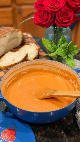 Not me influencing myself and immediately adding all the ingredients to my @krogerdfw delivery tomorrow. 😂🌿🍅

Roasted Tomato ...